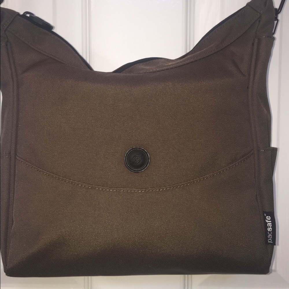 Travel purse with anti-theft crossbody strap